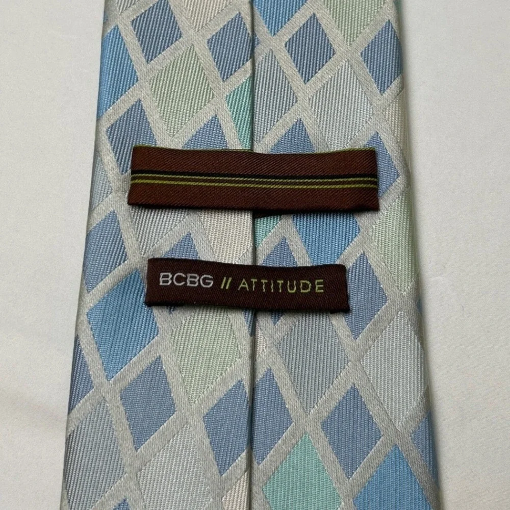 BCBG Mens Diamond Geometric Silk Hand Sewn Necktie OS Blue Aqua Silver Formal
